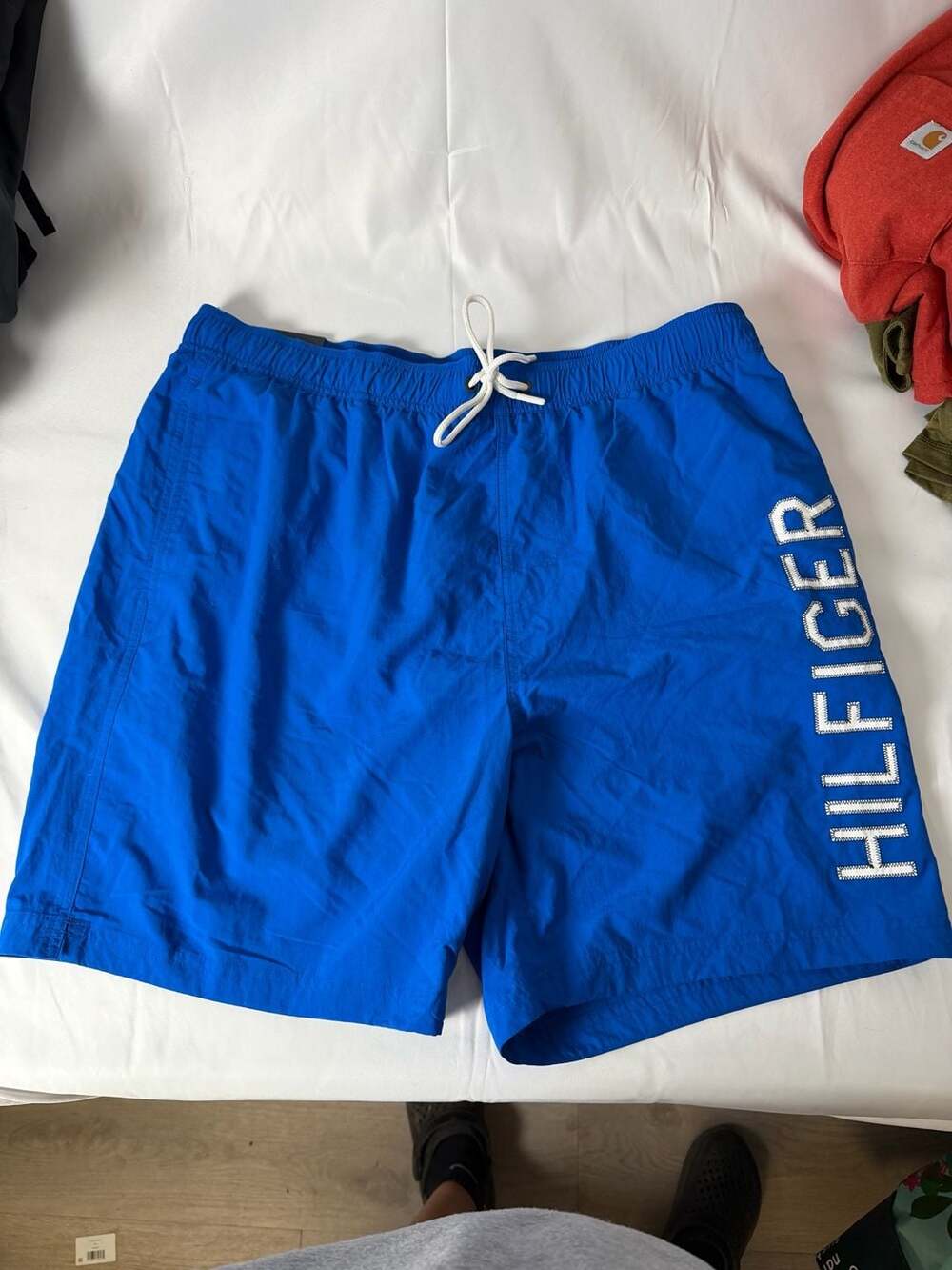Tommy Hilfiger Men's 7-Inch Inseam Logo Print Swim Trunks